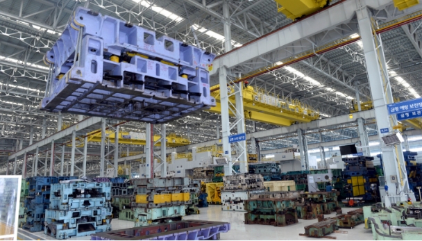 금형이 이동중인 모습