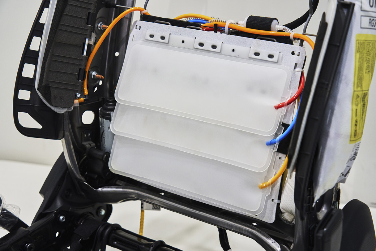 3 airbags mounted on the ergo motion seat backrest