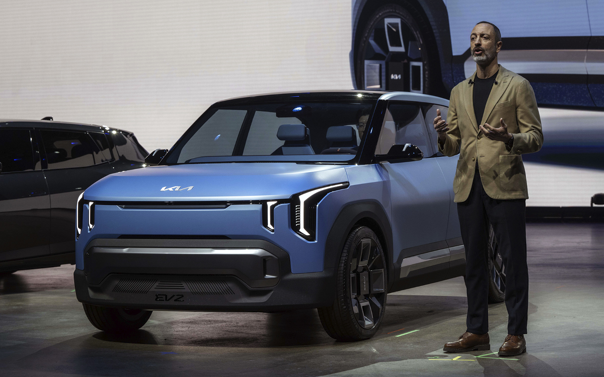 vice-president of kia is speeching