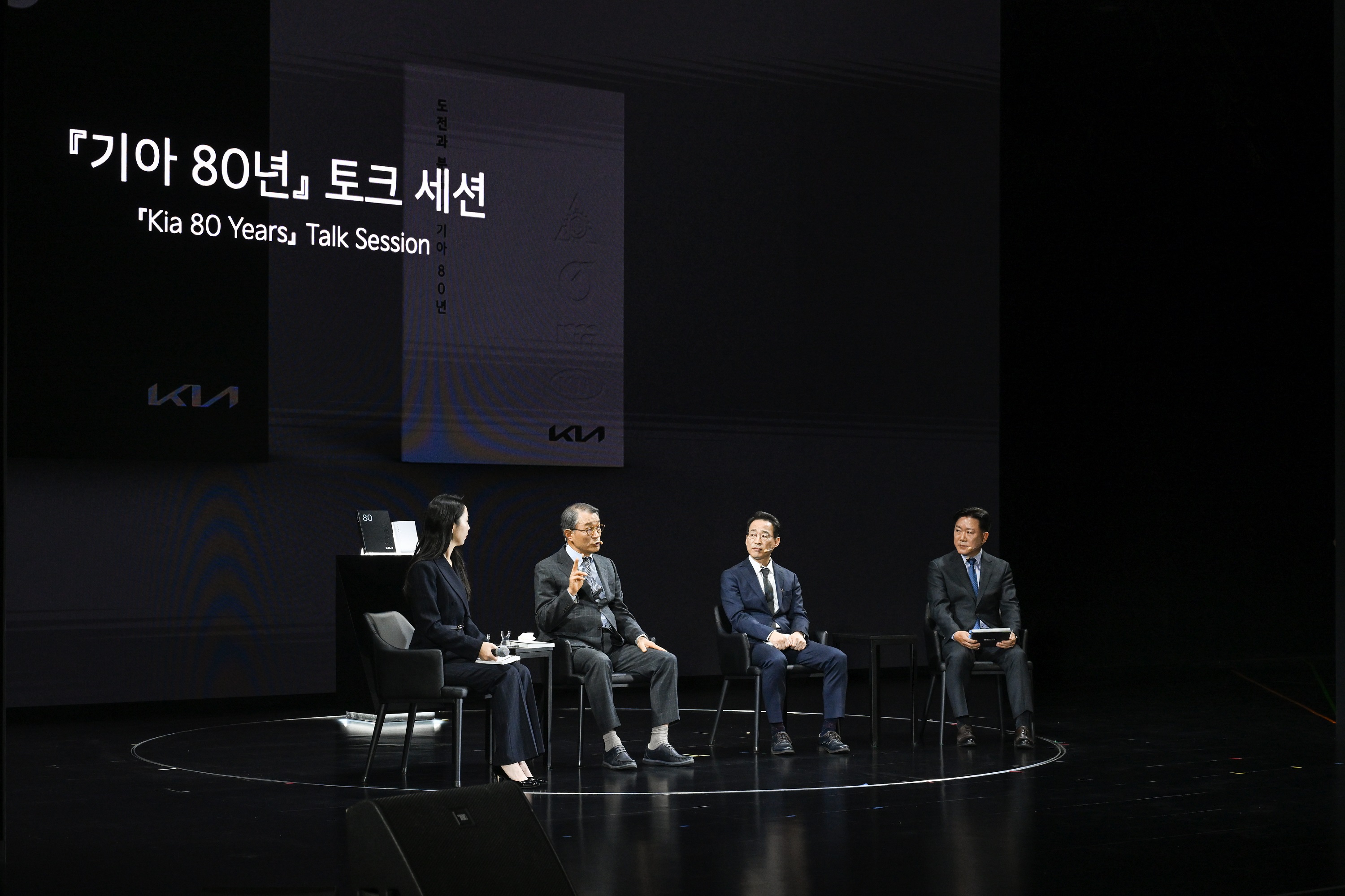 Narae Choi, Senior Manager; Chang Kyu Lee, Executive Advisor; Yong-ju Kwon, Kookmin University Professor; Eui Chul Jeong, Senior Vice President