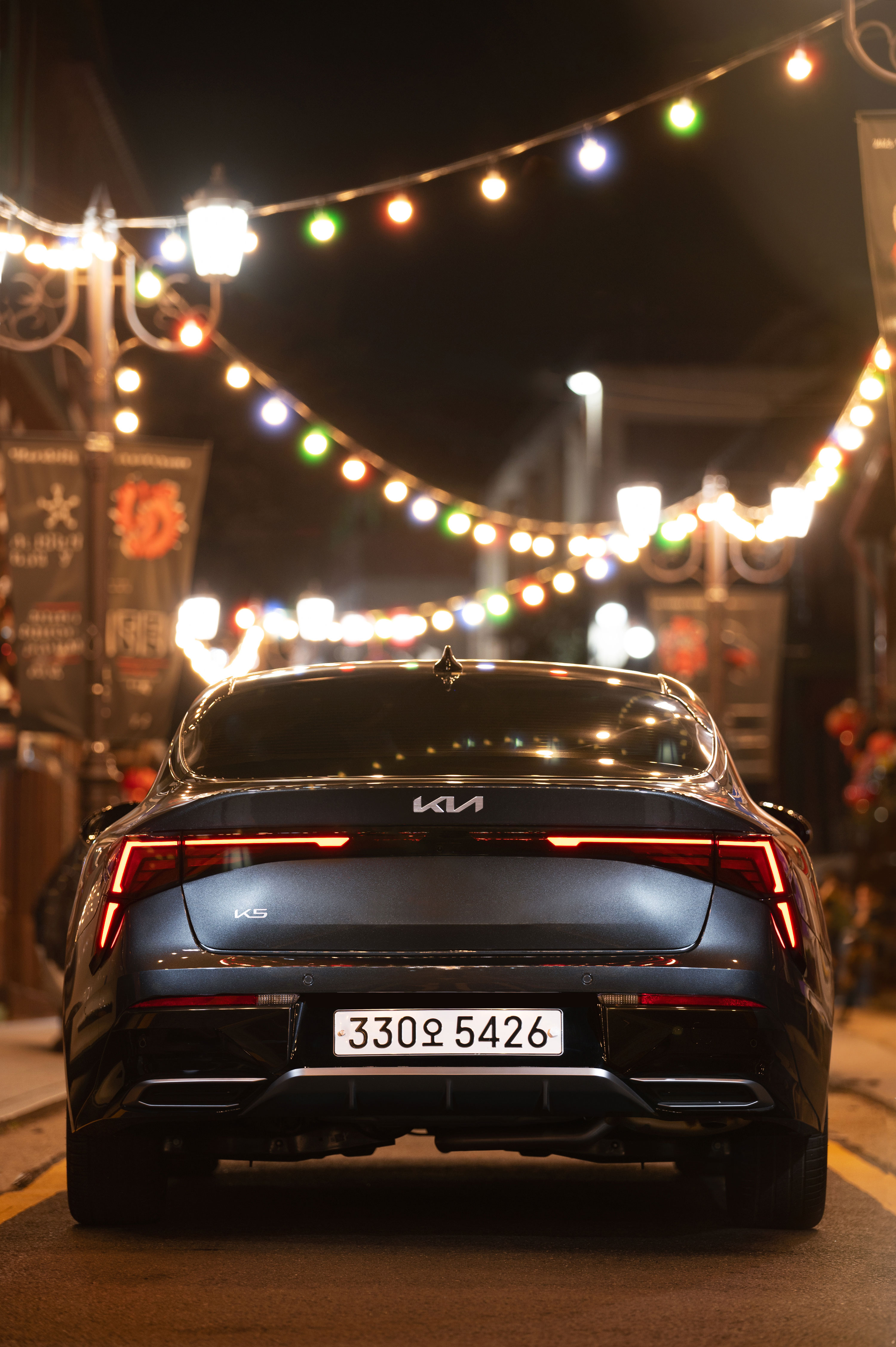 Bask in holiday spirit and let the festivities begin. Merry Christmas with Kia K5 (4)