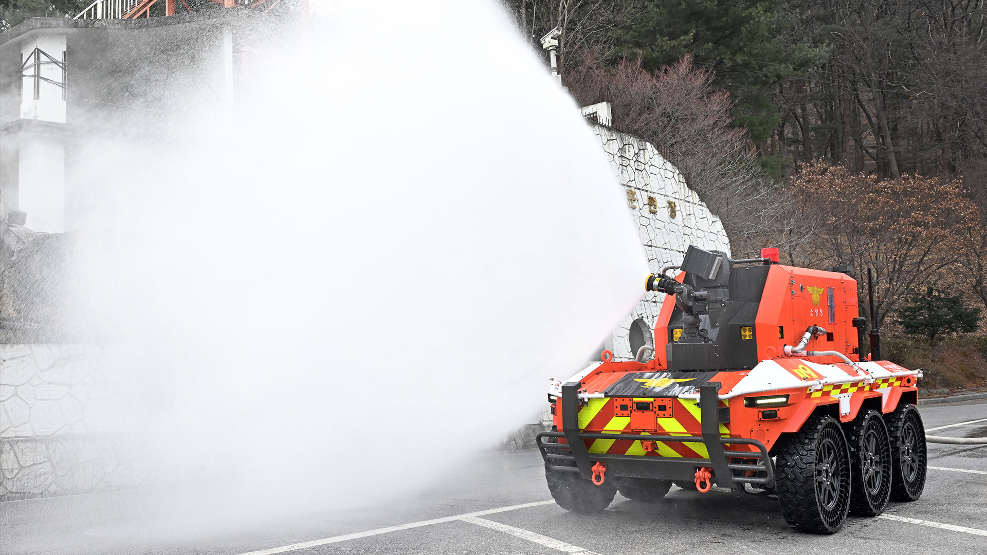 무인소방로봇의 모습-4