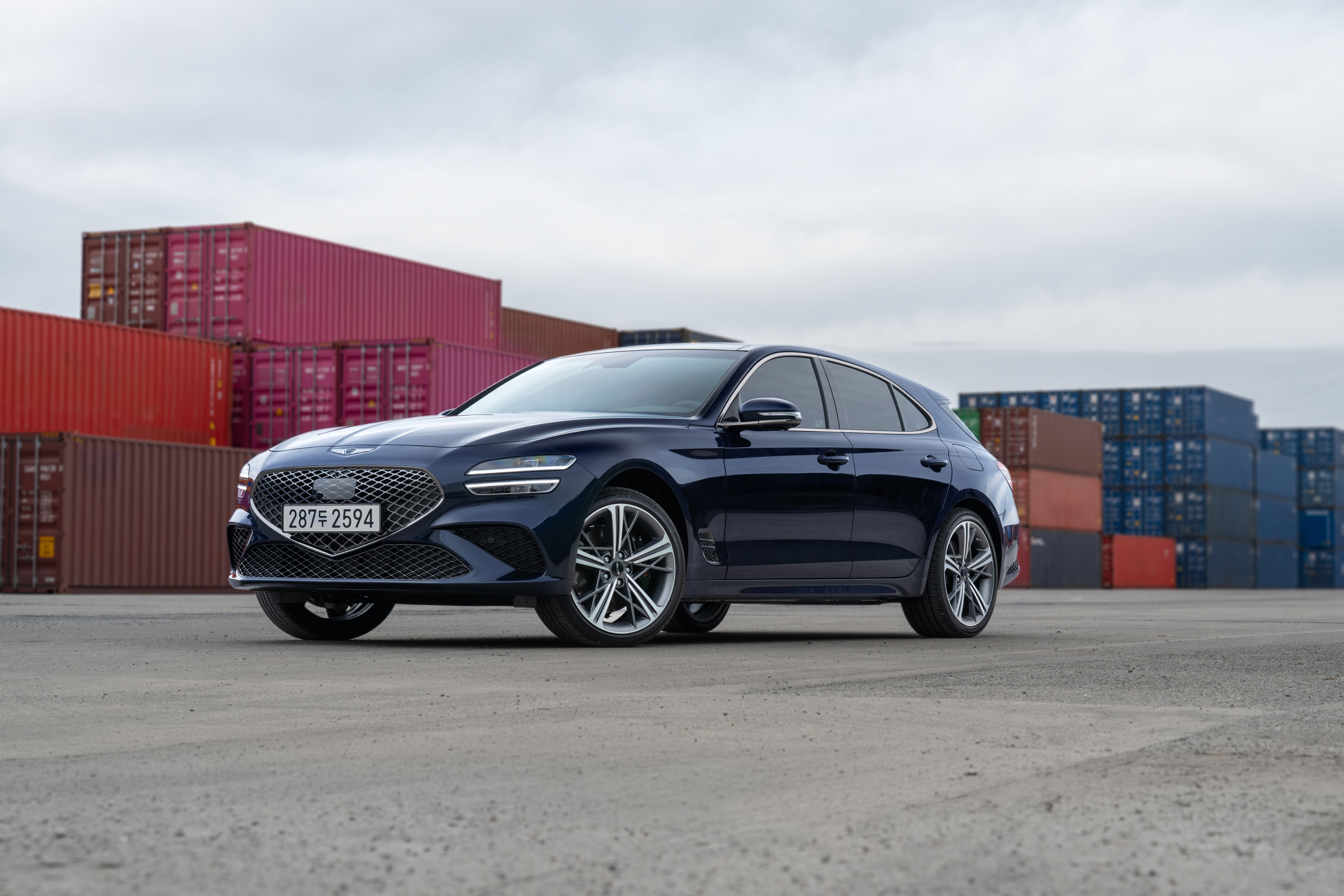 A presence that adapts, yet remains distinct. The G70 Shooting Brake carries a distinctive character across every setting. (1)