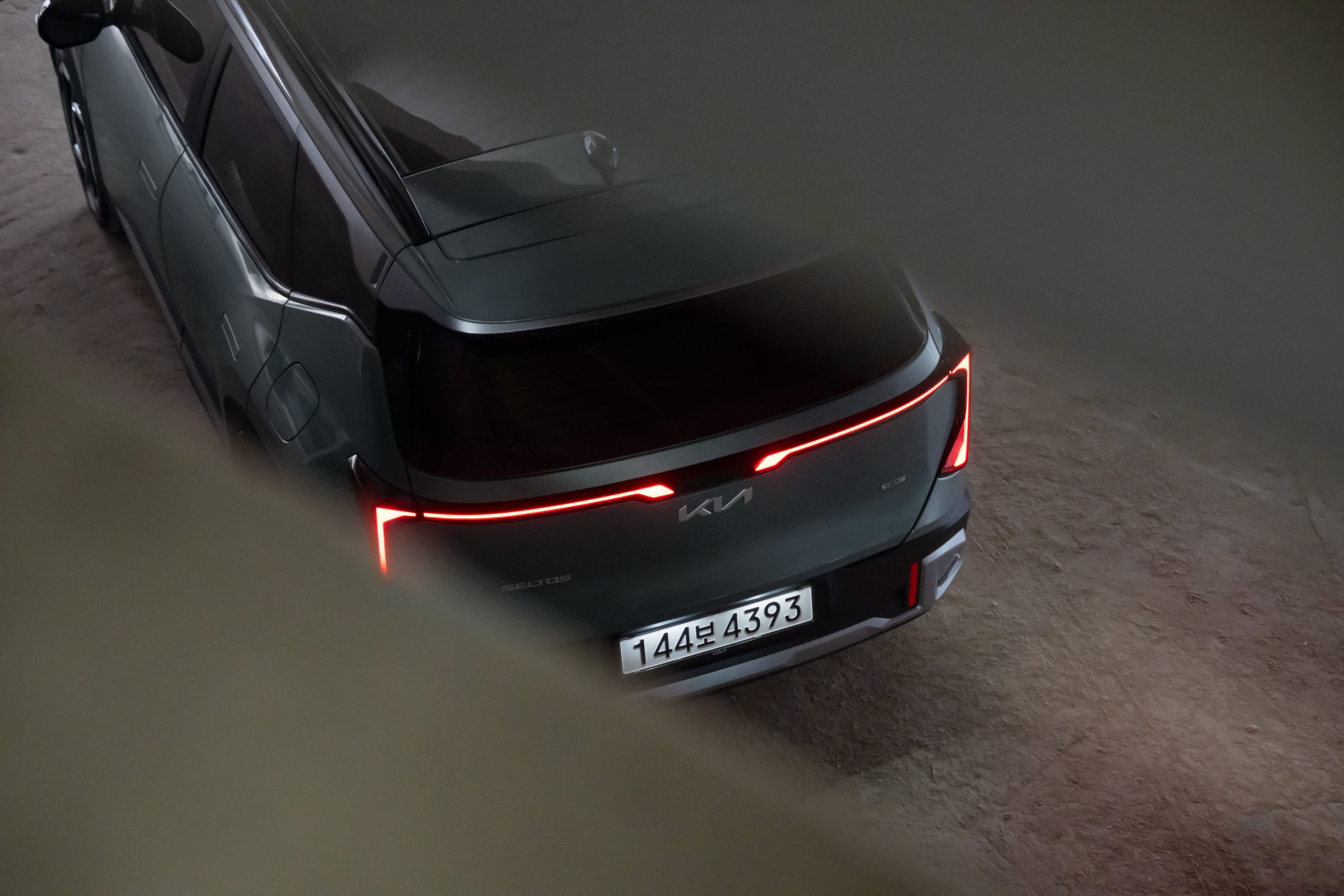 기아 디 올 뉴 셀토스 X-Line 차량의 후측면 상공