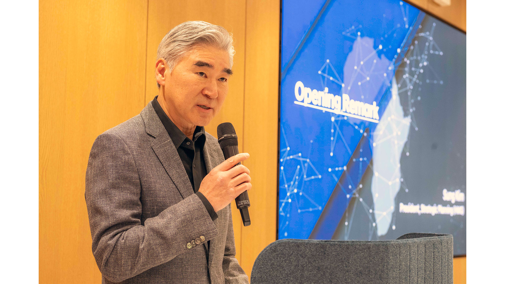 성 김 현대차그룹 전략기획담당 사장이 ‘SOAS CSST 연구 성과 보고회’에서 인사말을 하고 있다.-2