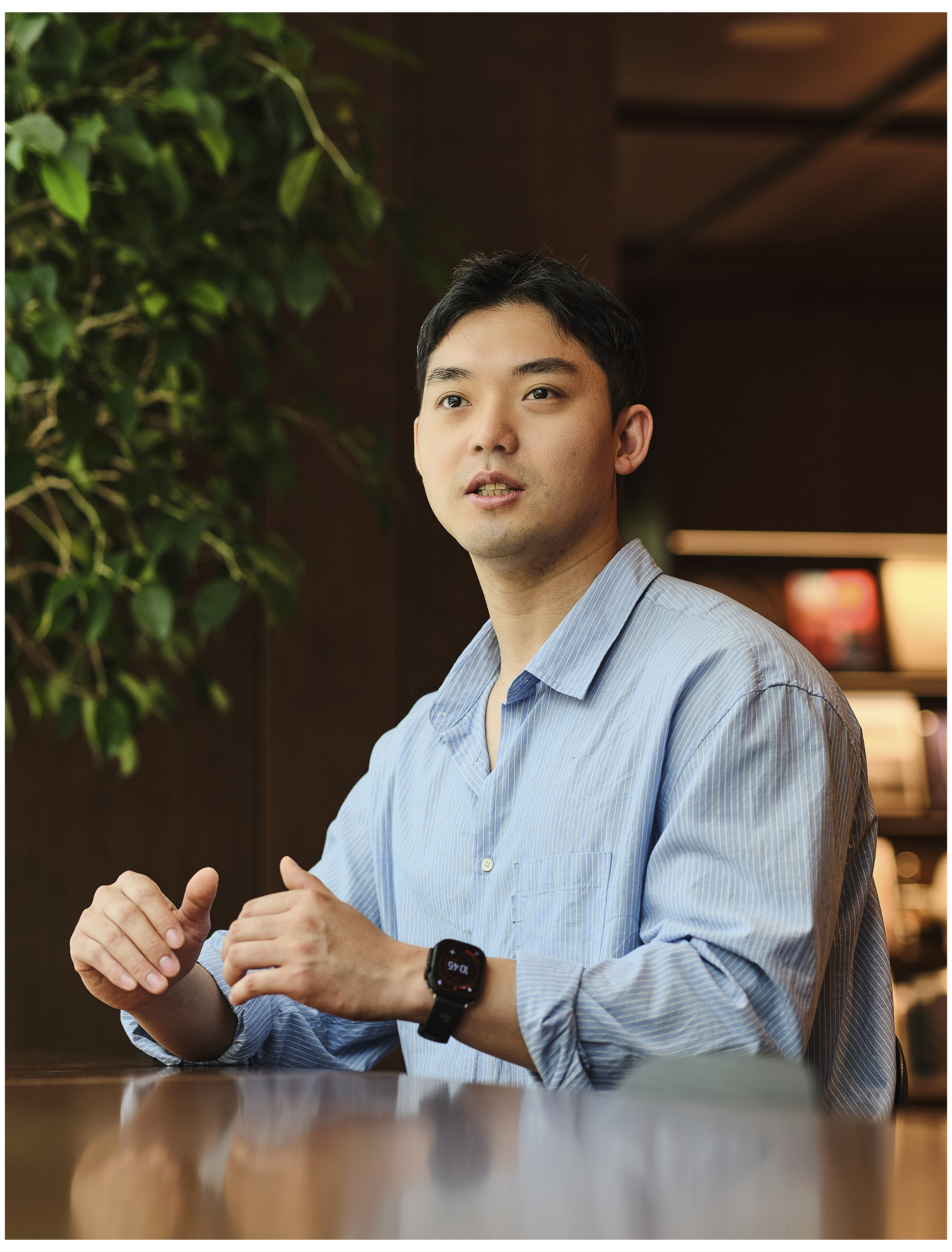 인터뷰 중인 스페이스디자인실 유승민 매니저의 모습