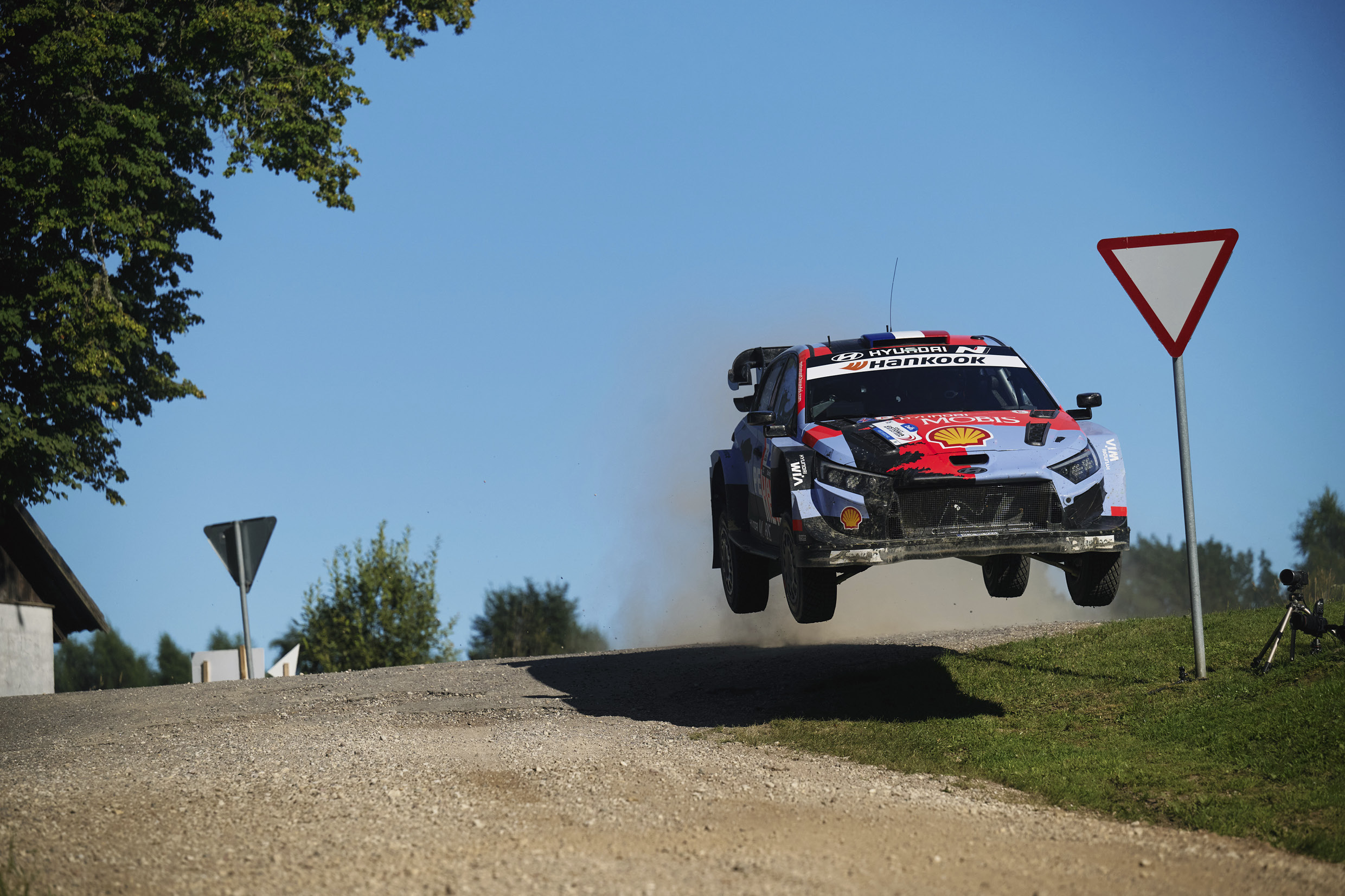 i20 N Rally1 is running on gravel