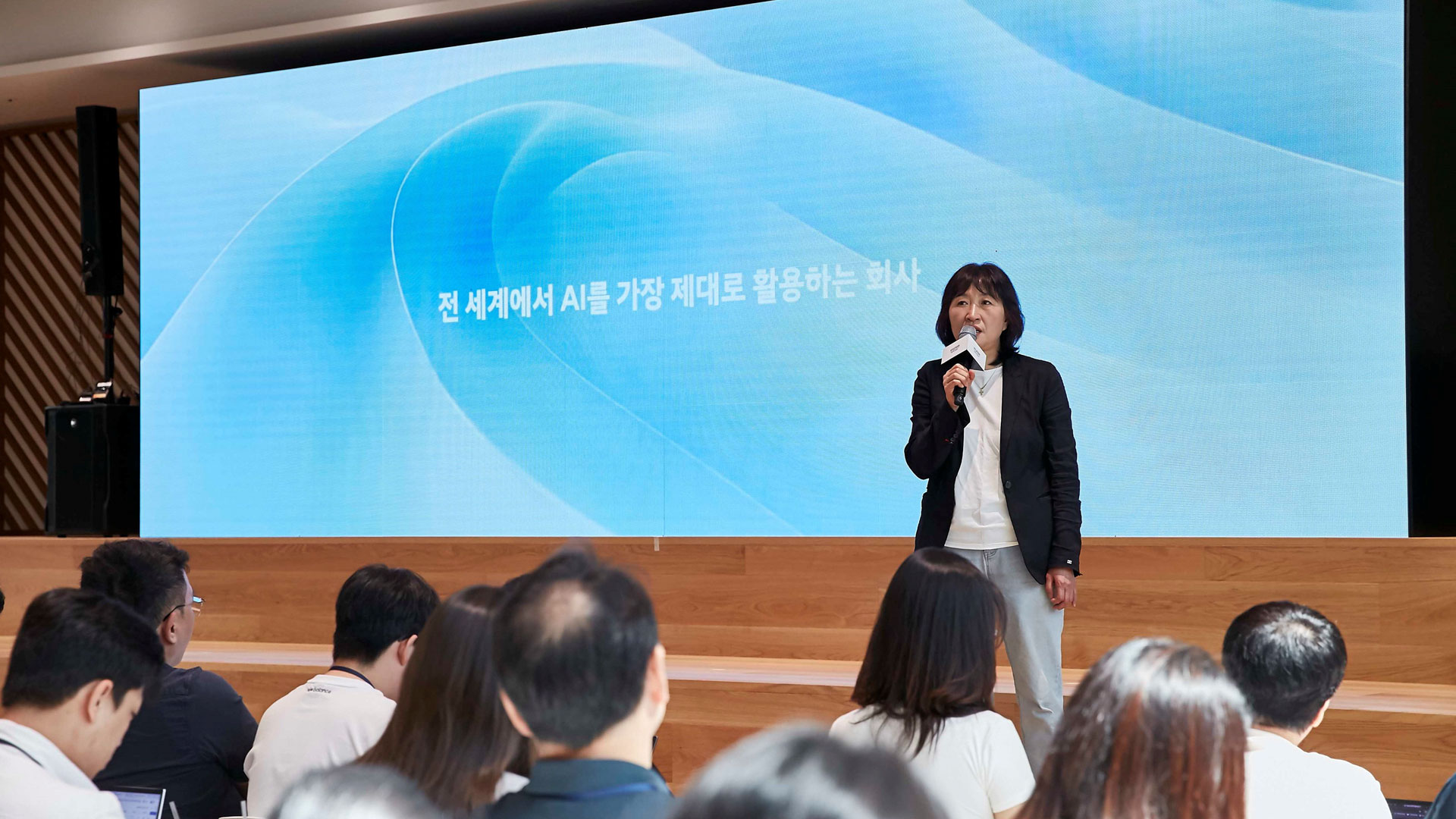 Eunsook Jin, President and Head of ICT Management Division at Hyundai Motor Group, delivers a presentation at the Hyundai Motor Group AX Achievement Showcase, “Beyond AI, Transforming the Way We Work,” held at the Group’s headquarters in Yangjae on August 12. (3)