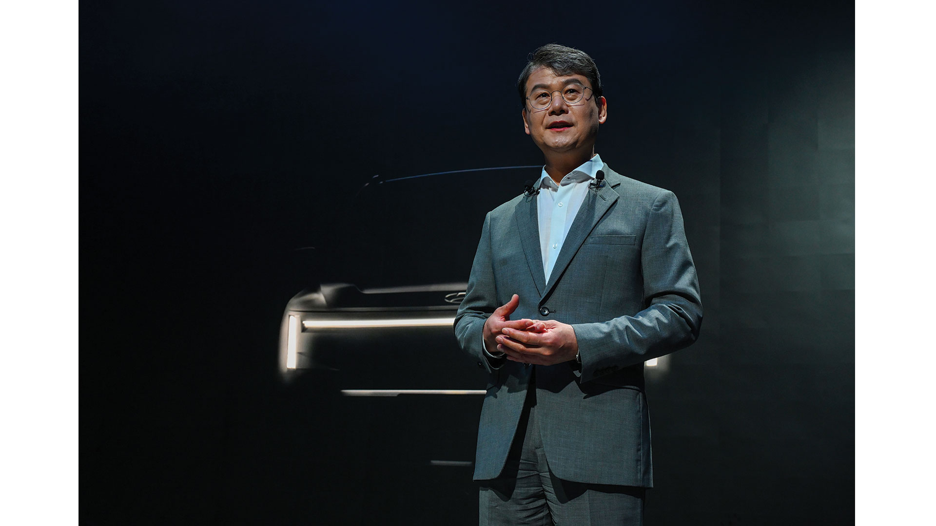 18일(금) ‘CJ ENM 스튜디오 센터(경기도 파주시 소재)’에서 진행한 ‘디 올 뉴 투싼 미디어 데이’에서 현대차 국내사업본부장 윤효준 전무가 환영사를 하고 있는 모습