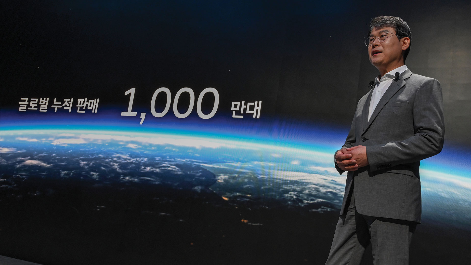 18일(금) ‘CJ ENM 스튜디오 센터(경기도 파주시 소재)’에서 진행한 ‘디 올 뉴 투싼 미디어 데이’에서 현대차 국내사업본부장 윤효준 전무가 환영사를 하고 있는 모습 -2