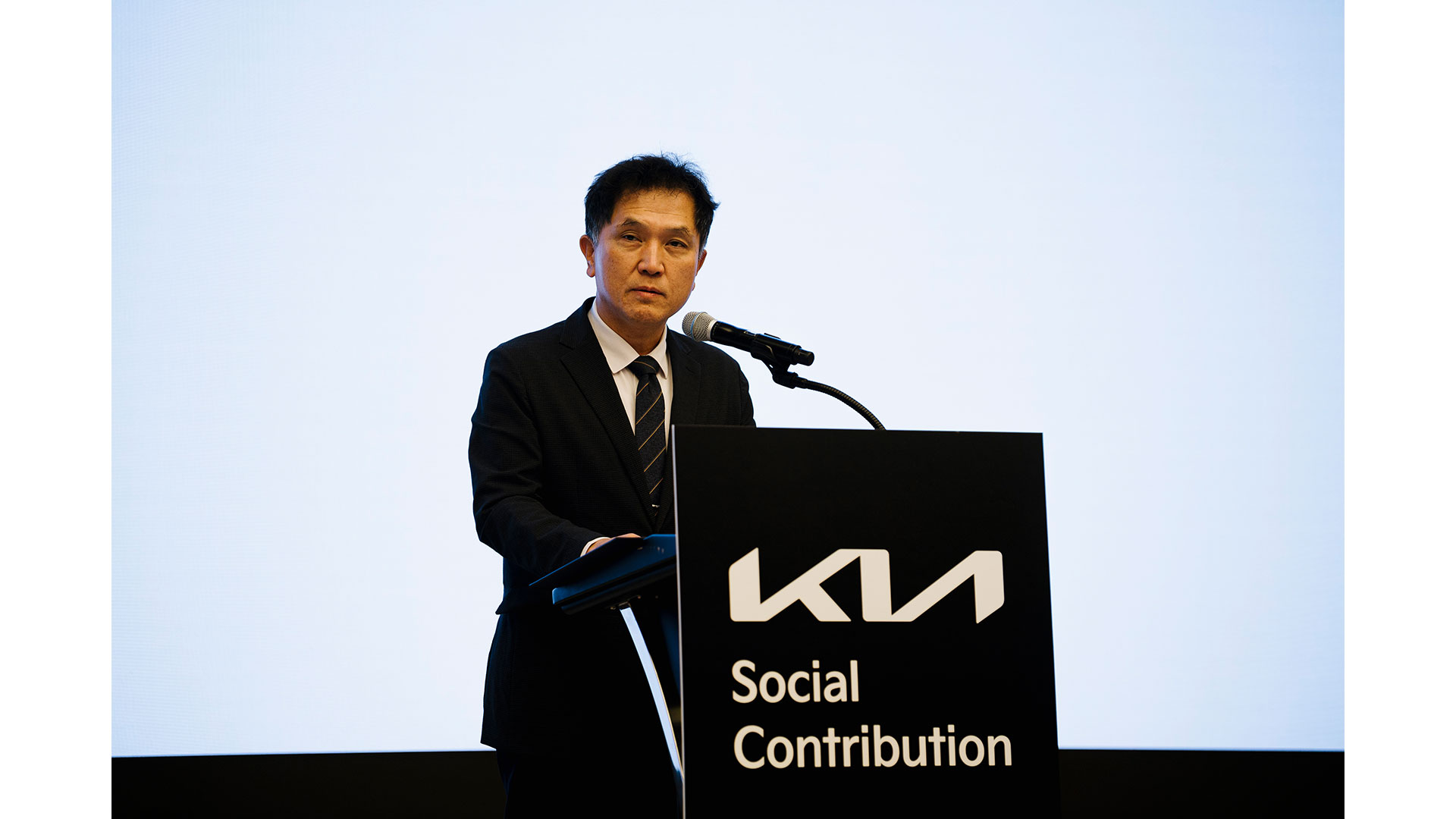 노사발전재단 박종필 사무총장이 축사를 하는 모습