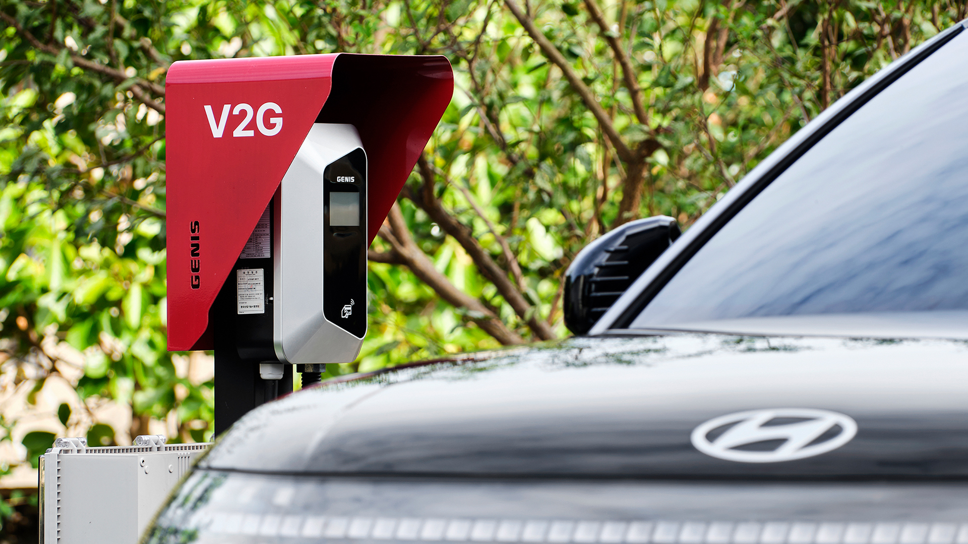 Electric vehicle and charging station installed in front of a house