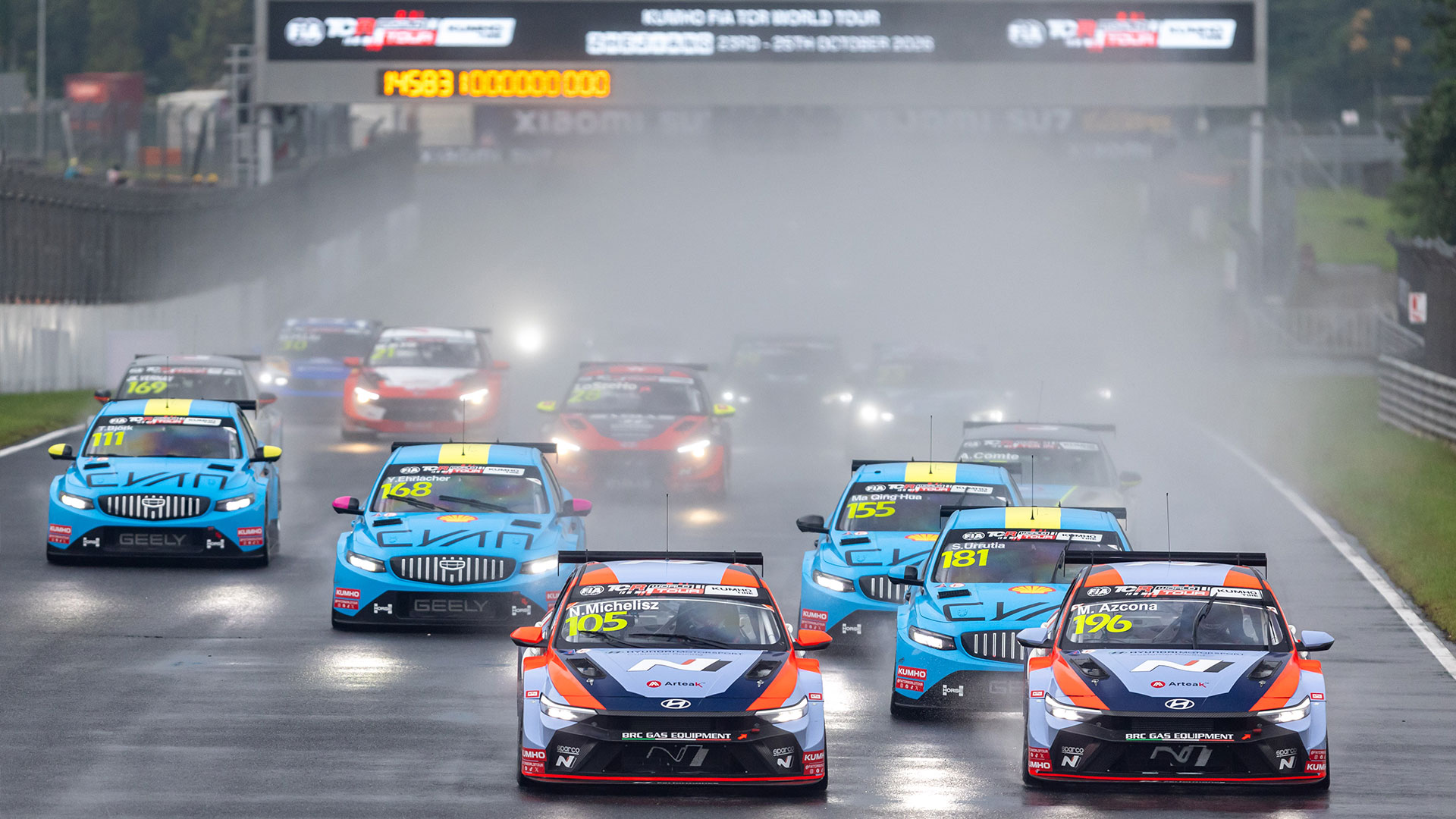 중국 저장 서킷(Zhejiang International CIrcuit)을 선두로 질주하는 더 뉴 아반떼 N TCR 차량