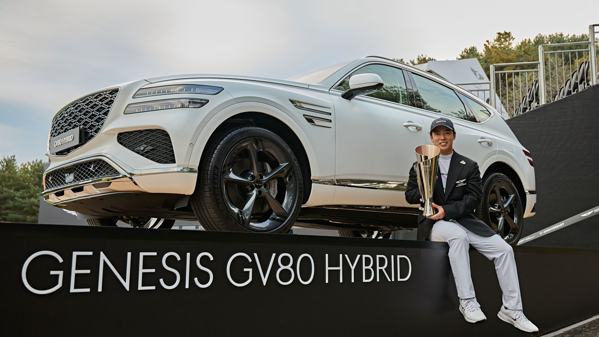 2026 제네시스 챔피언십 우승자 가쓰라가와 유토 선수와 우승 부승으로 제공되는 GV80 하이브리드 모델